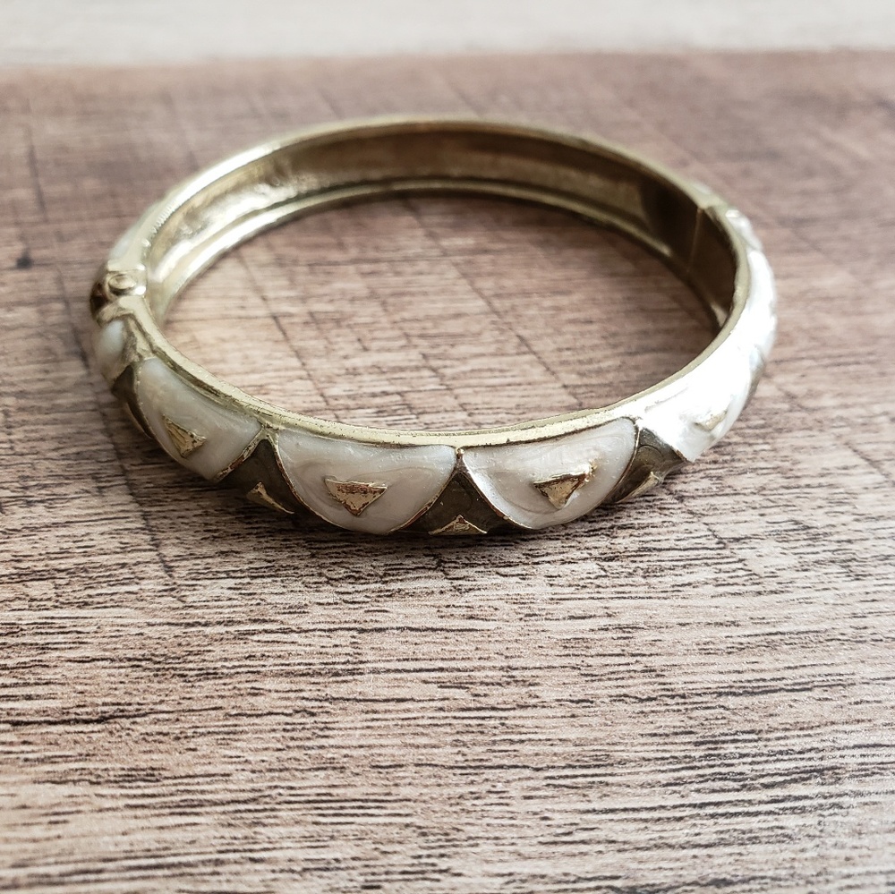 {SOLD!} Ivory Stone Necklace & Bangle - Picture 2 of 4